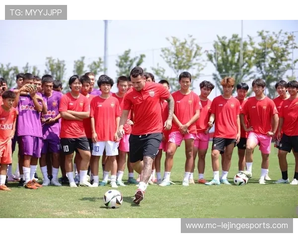 足球联动球星精彩纷呈 赛事背后的传奇故事与激情对决